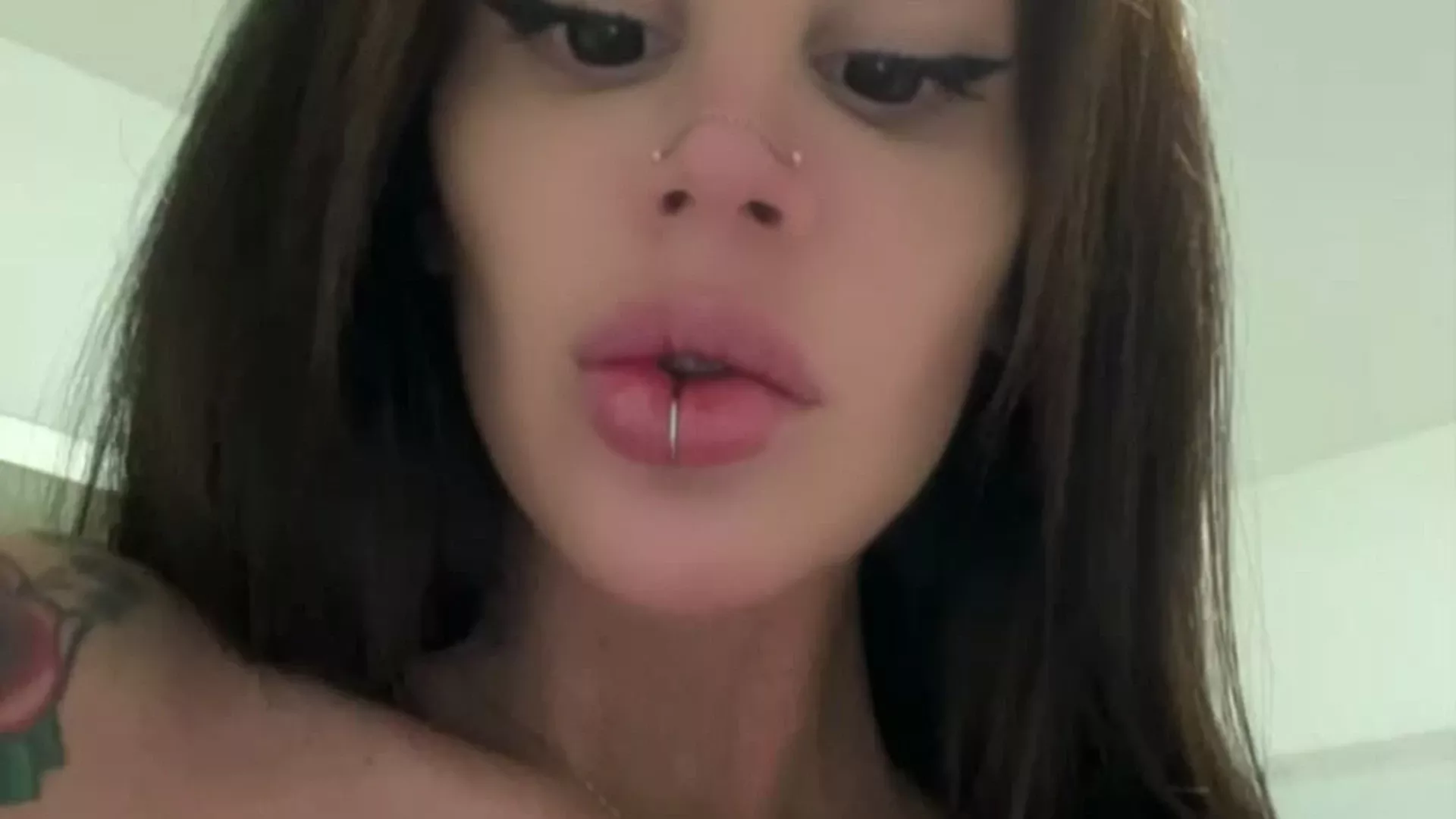 Alex Mucci onyfans showing off her big tits