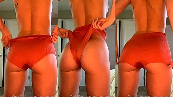 Autumren onlyfans showing off her smal ass