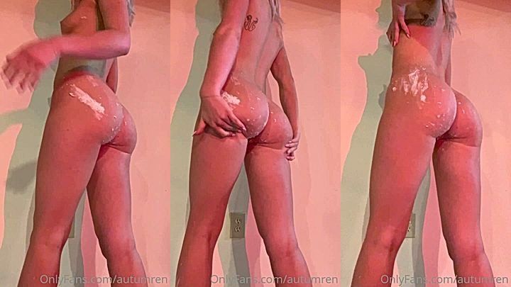 nude Autumren shaking her small ass on camera