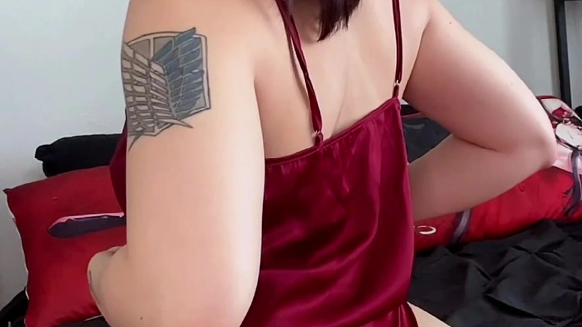 sexy Womanwearingred showing off her big ass in leaked video