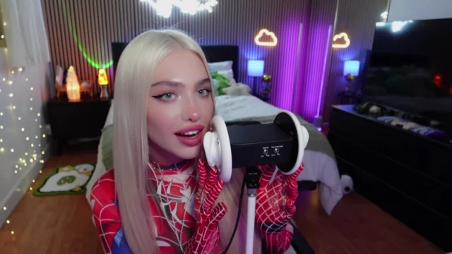 ASMR Ari Baby sexy voice speaker over the microphone