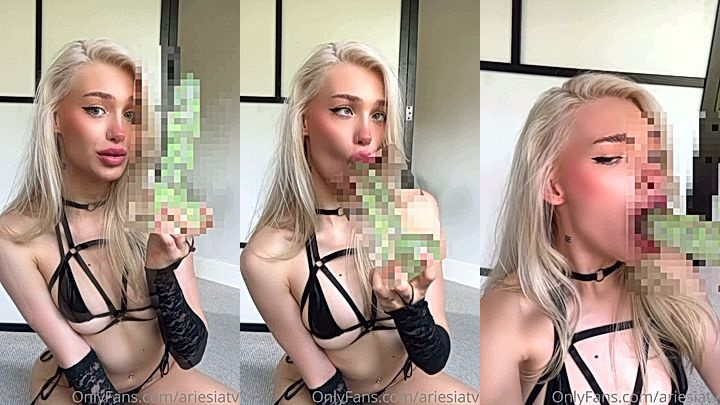 Ari Baby sucking a huge dildo in newly leaked sextape