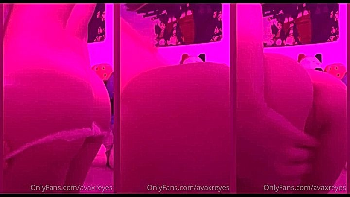 Ava Reyes strips her panties to show off her pussy and small ass