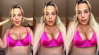 sexy giorgiababy in a sexy bra taking a selfie video