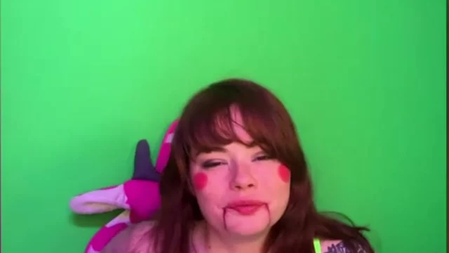 Sabrina Lynn striipping and dancing in newly leaked onlyfans video