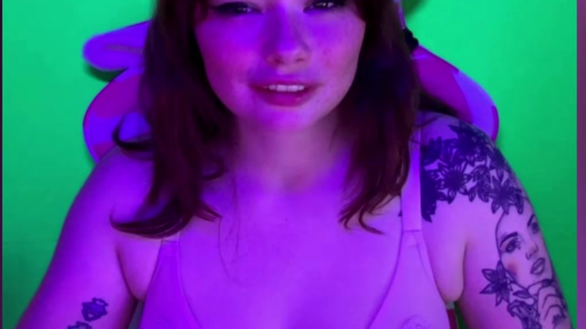 onlyfans leaked solo xxx video Sabrina Lynnstripping her bra to show off tits