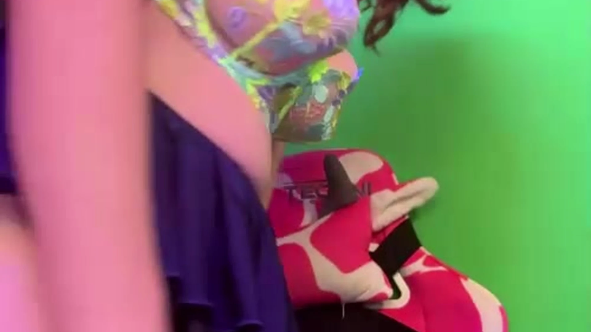 Sabrina Lynn opens up her bra to play with her tits in leaked video