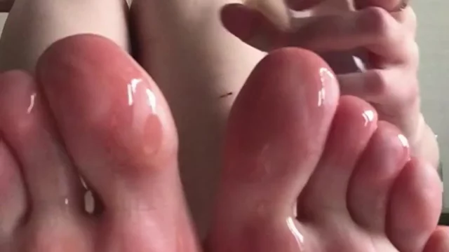 onlyfans Freya Mayer leaked oiled feet video