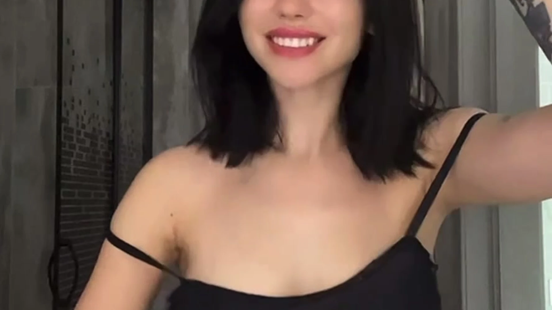 onlyfans leaked video of Irena Ortega dancing and singing on camera