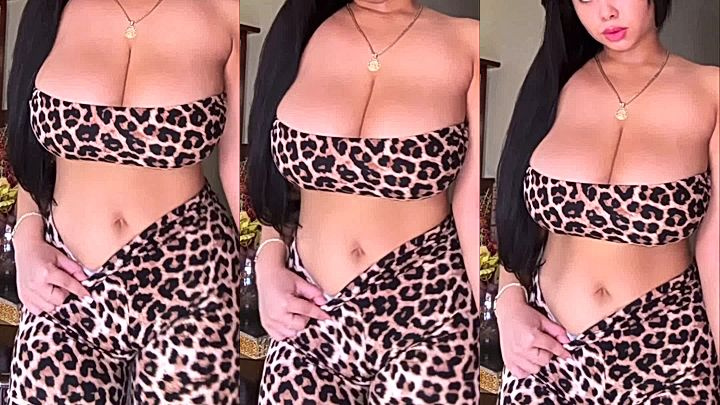 onlyfans leaked video of AudryAdames shaking her hip on camera