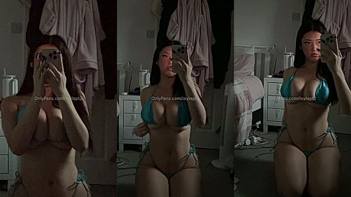 onlyfans Layla Dream taking selfie in a sexy lingerie