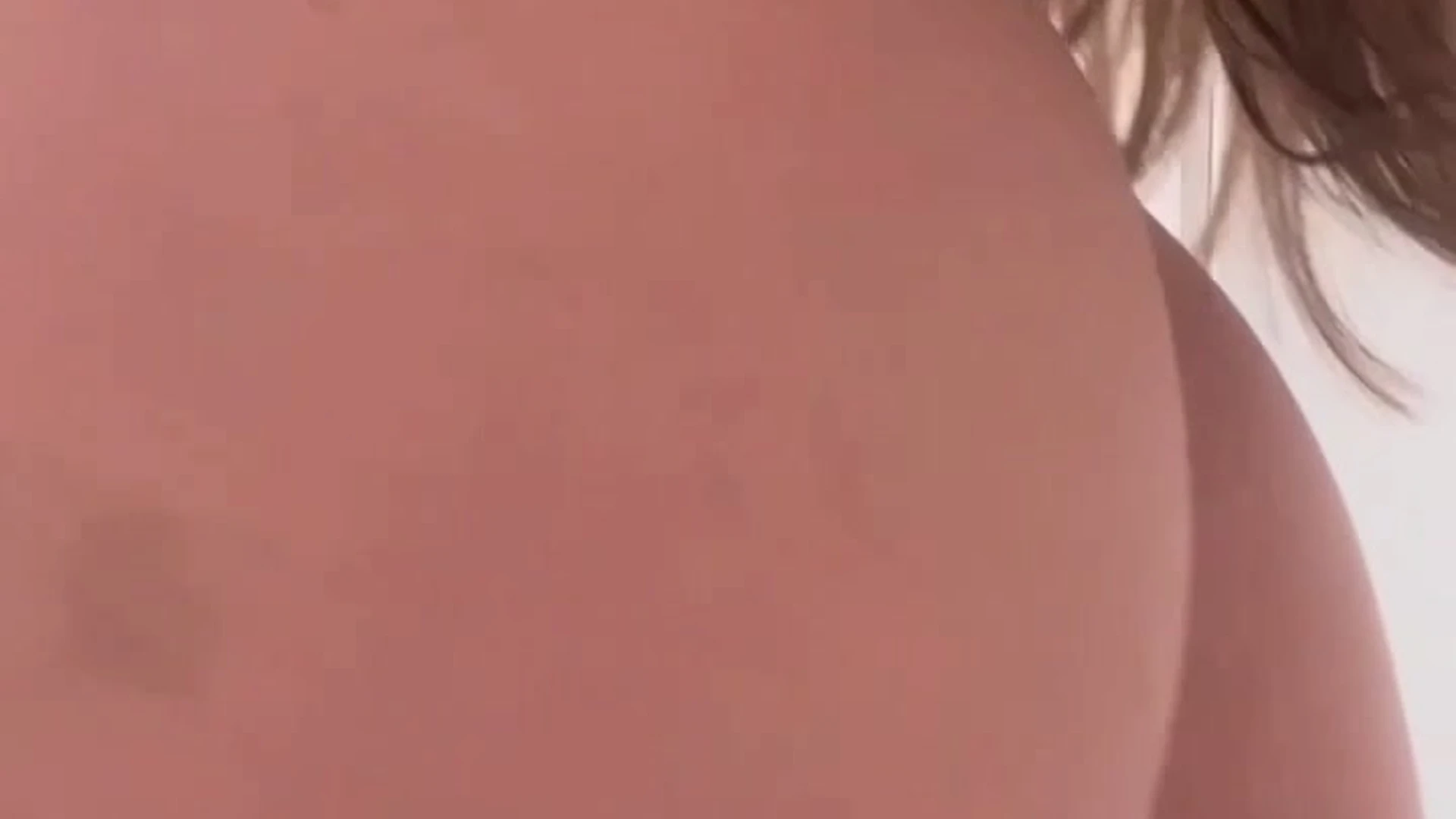Giulia Rosa onlyfans taking a selfie naked shaowing her tits and ass
