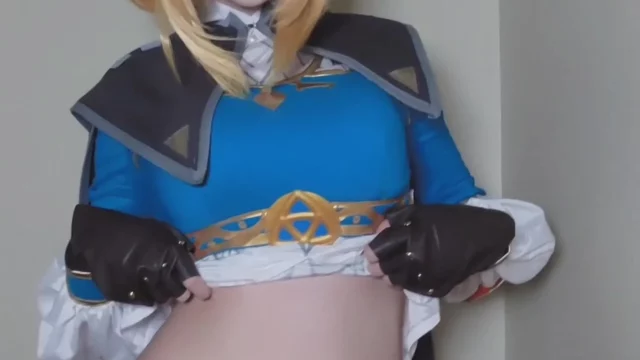 cosplayer Skye Summers dancing naked on camera in leaked video