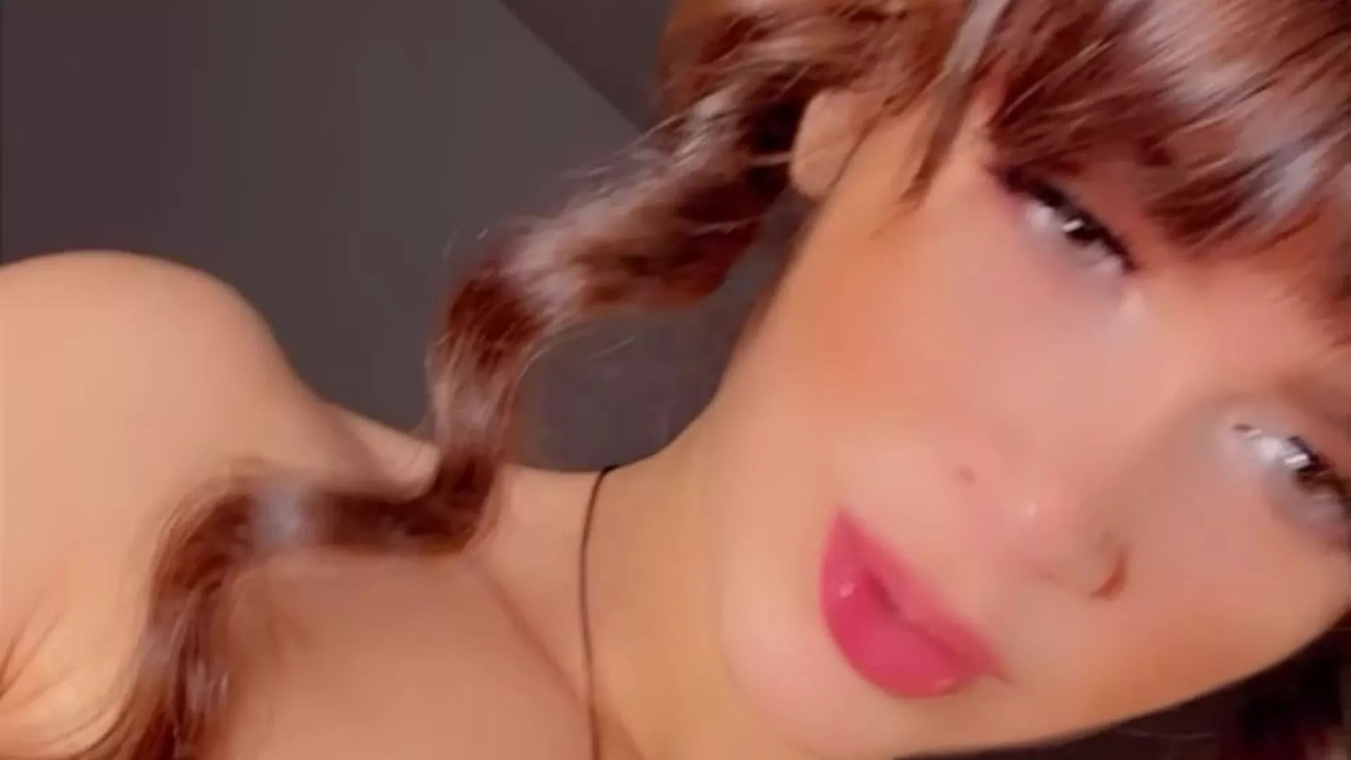 Ariana Mumtaz onlyfans leaked video playing with her small tits