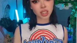 cosplayer Amanda Welp talking on camera