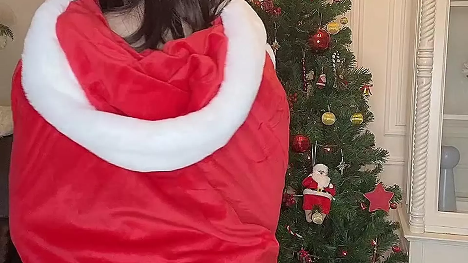 onlyfans moiicos43 in a christmas costume stripping her sexy lingerie