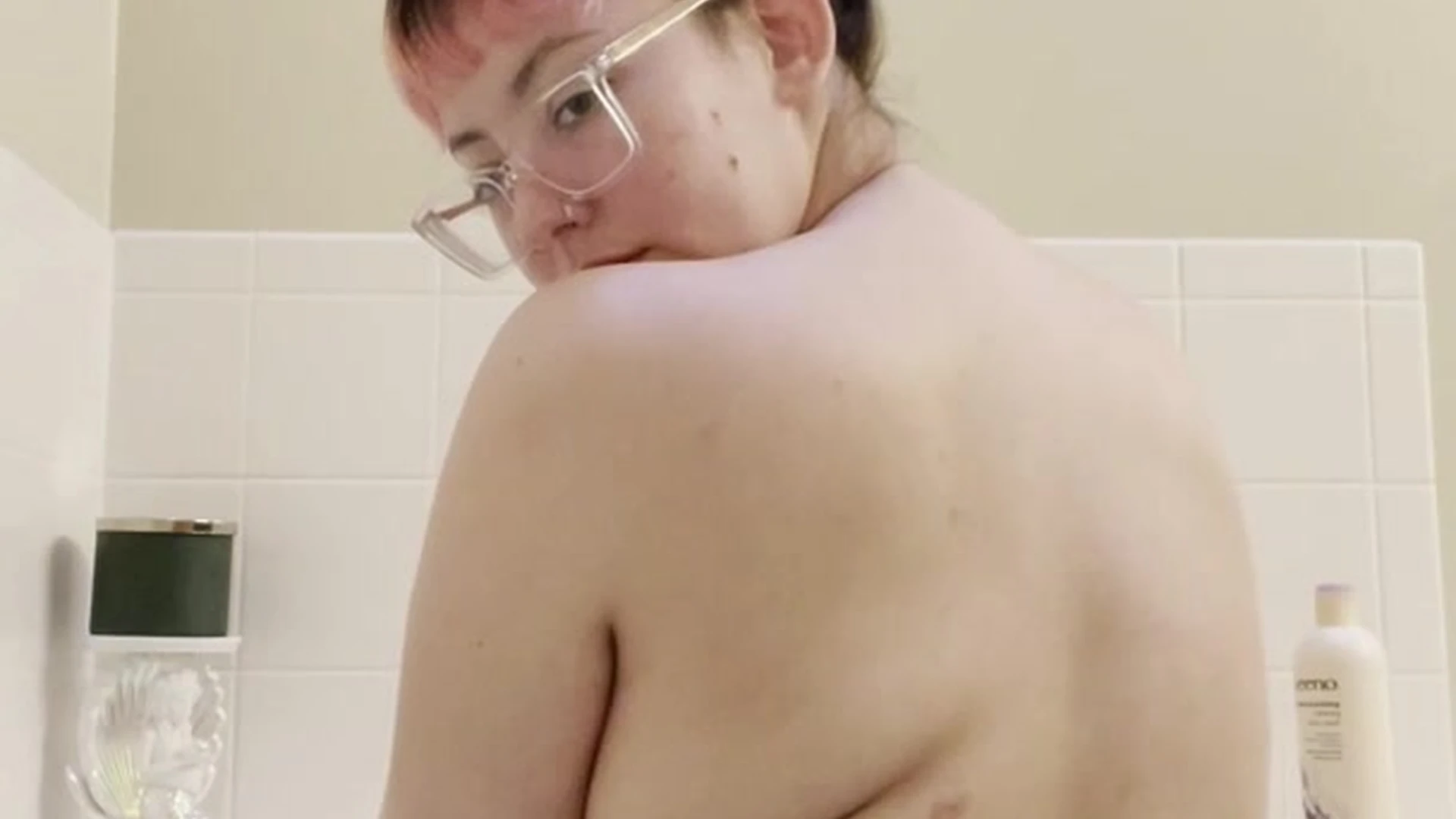 onlyfans leaked xxx video of WoeAlexandra shaking her ass in the bath tub