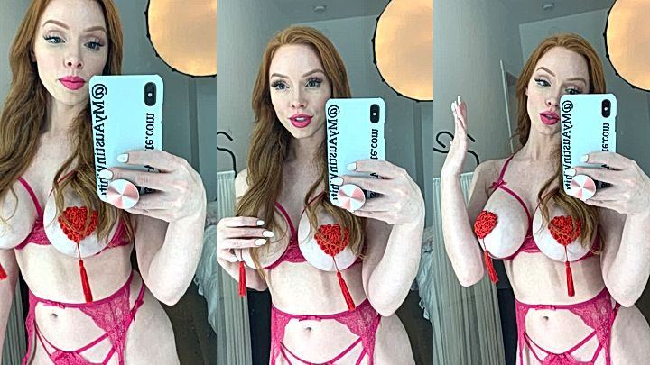 onlyfans Austin White taking a selfie wearing a sexy lingerie