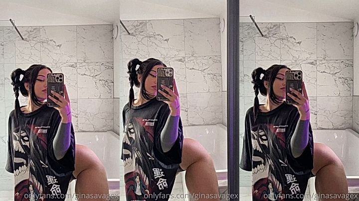 onlyfans Ginasavagex taking a selfie showing off her ass