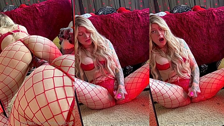 Imsadspice in a sexy lingerie taking a selfie rubbing her pussy