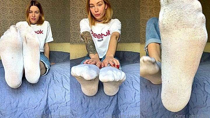onlyfans leaked xxx video of aventurinex removing her socks on camera