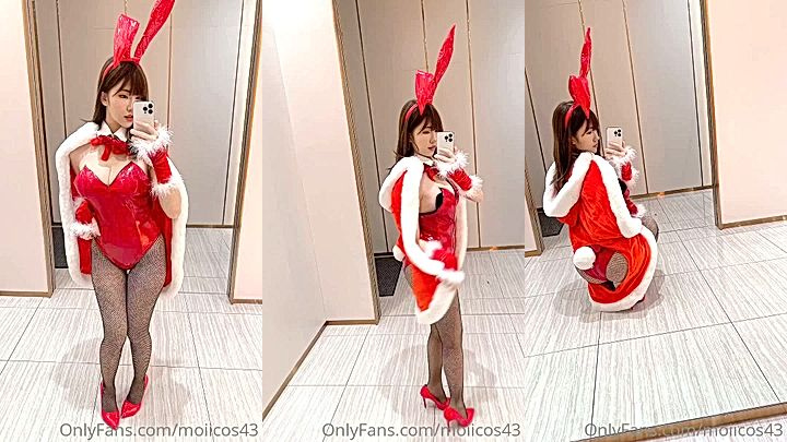 moiicos43 wearing a sexy xmas costume showing off her small ass