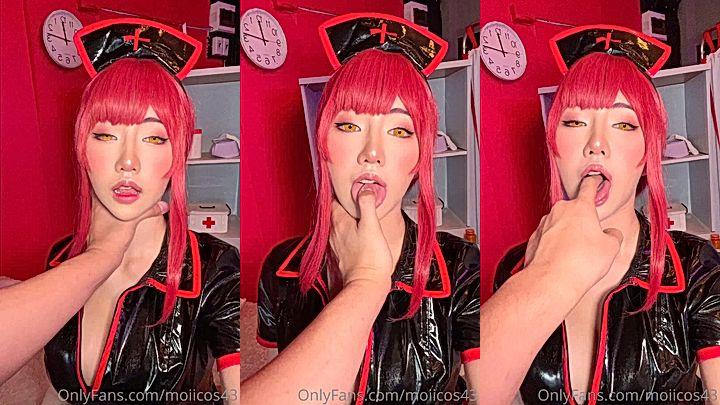 moiicos43 getting choked in her neck and licking finger in leaked video
