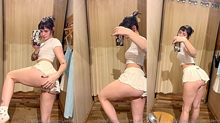 onlyfans essaere shaking her small ass, and pulling her top up while taking a selfie