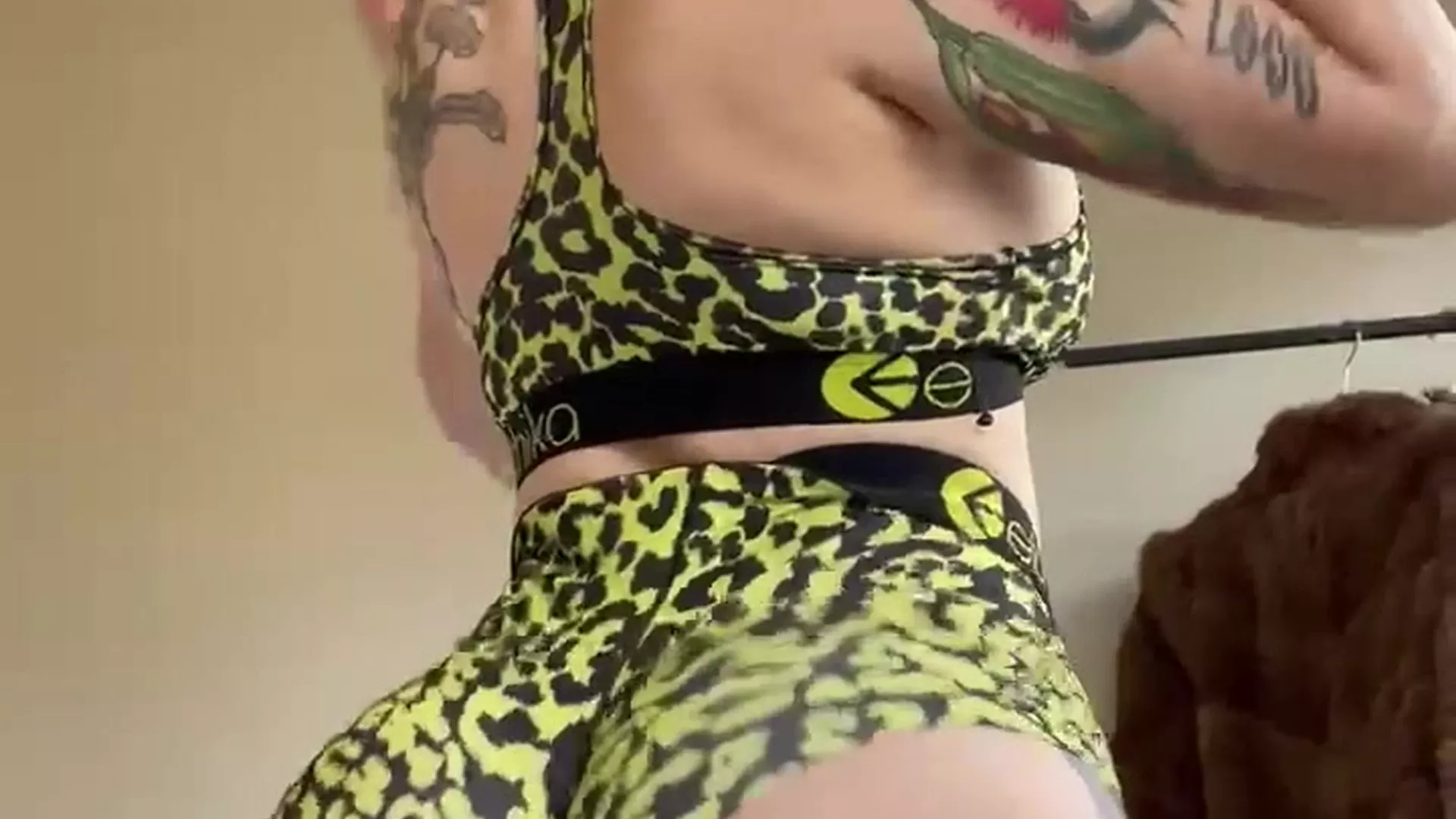 onlyfans leaked sexy model Emma Magnolia shaking her ass on camera