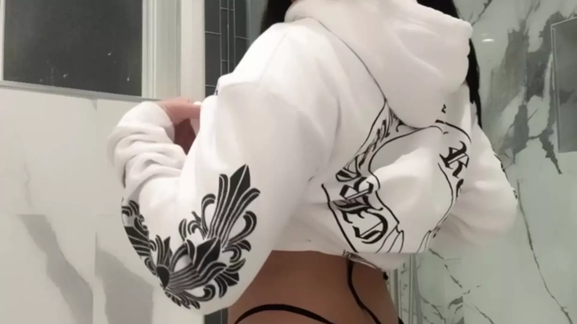 onlyfans leaked tease video of Aishah Sofey shaking her ass on camera