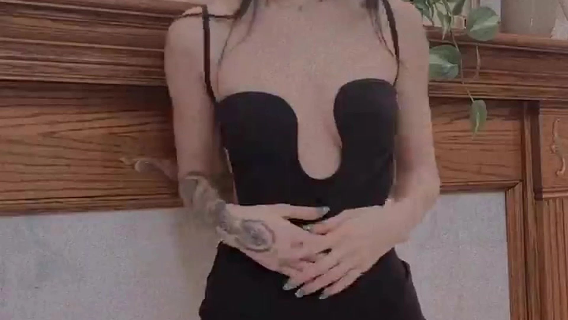 essaere in sexy short dress posing in newly leaked video